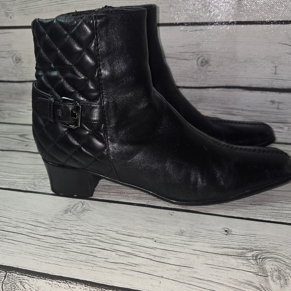 Sesto Meucci Black Leather Quilted Ankle Boots Women’s 8 Low Heel - Picture 5 of 13